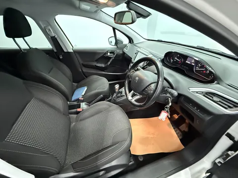 PEUGEOT 208 1.6 BlueHDi 100 Allure 5dr [non Start Stop]