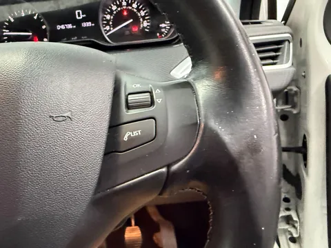 PEUGEOT 208 1.6 BlueHDi 100 Allure 5dr [non Start Stop]