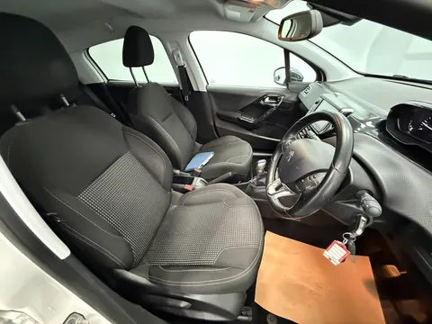 PEUGEOT 208 1.6 BlueHDi 100 Allure 5dr [non Start Stop]