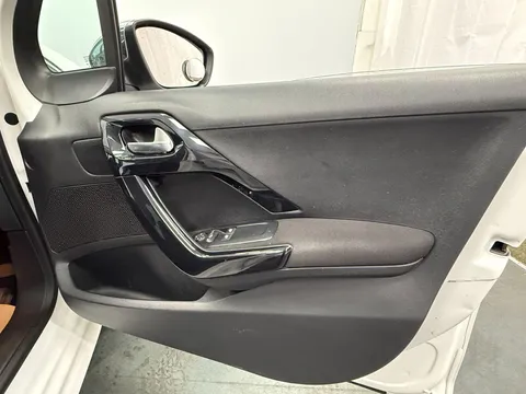 PEUGEOT 208 1.6 BlueHDi 100 Allure 5dr [non Start Stop]