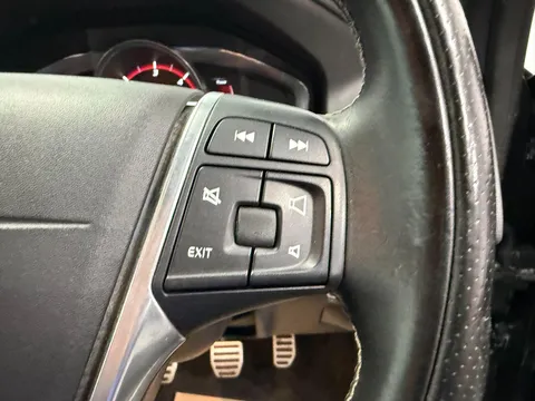 VOLVO XC60 D4 [181] R DESIGN Lux 5dr