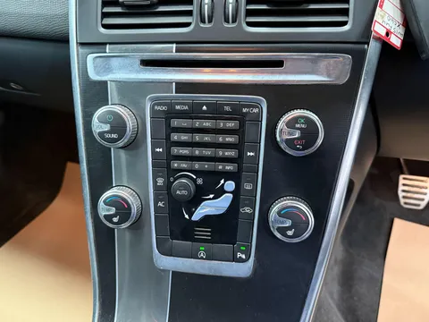 VOLVO XC60 D4 [181] R DESIGN Lux 5dr