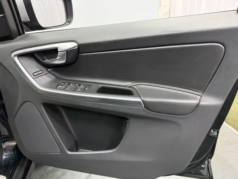 VOLVO XC60 D4 [181] R DESIGN Lux 5dr