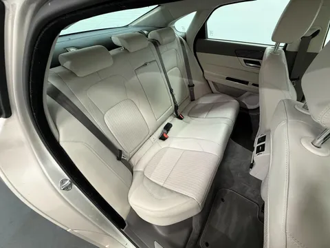 JAGUAR XF 2.0d Prestige 4dr Auto