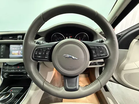 JAGUAR XF 2.0d Prestige 4dr Auto