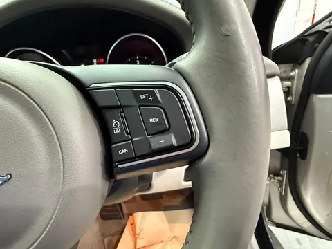JAGUAR XF 2.0d Prestige 4dr Auto
