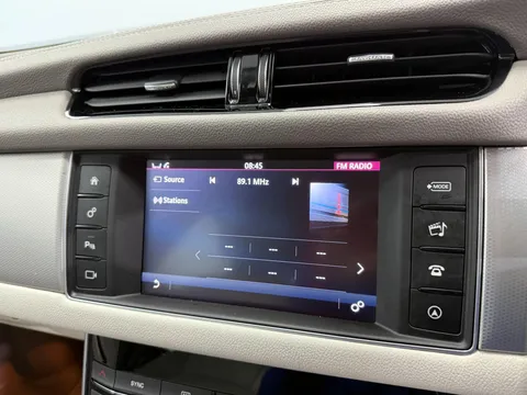 JAGUAR XF 2.0d Prestige 4dr Auto