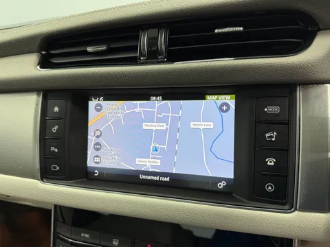 JAGUAR XF 2.0d Prestige 4dr Auto