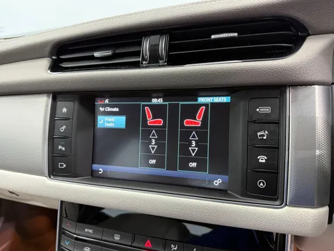 JAGUAR XF 2.0d Prestige 4dr Auto