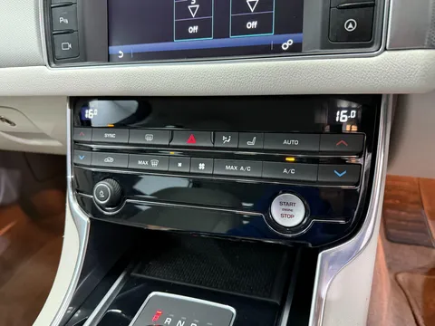 JAGUAR XF 2.0d Prestige 4dr Auto