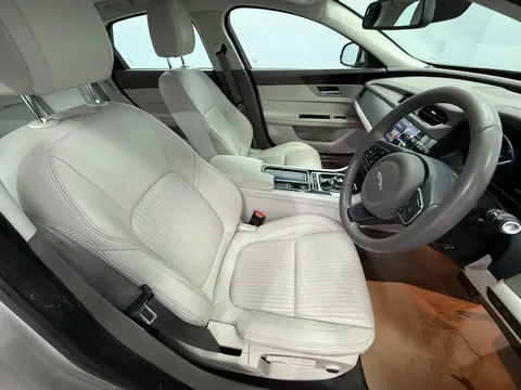 JAGUAR XF 2.0d Prestige 4dr Auto