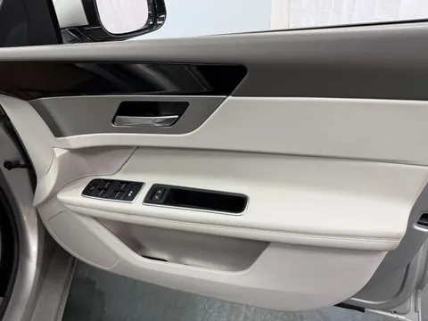 JAGUAR XF 2.0d Prestige 4dr Auto