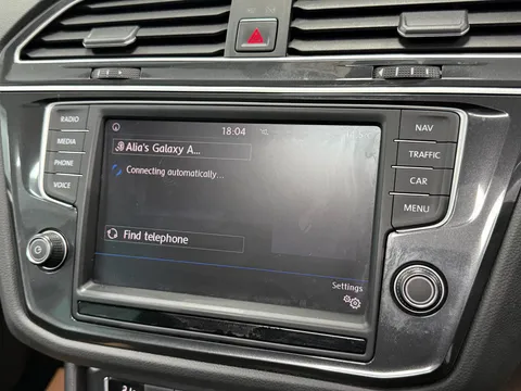 VOLKSWAGEN TIGUAN 2.0 TDi 150 SEL 5dr