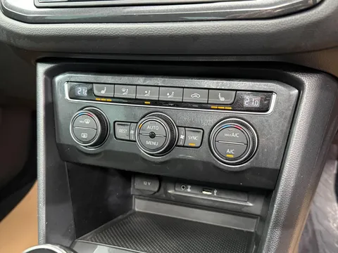 VOLKSWAGEN TIGUAN 2.0 TDi 150 SEL 5dr