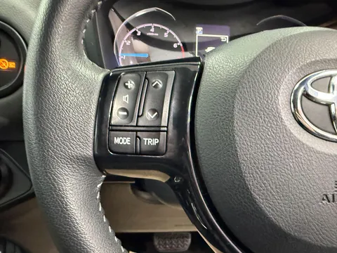 TOYOTA YARIS 1.5 VVT-i Icon 5dr CVT
