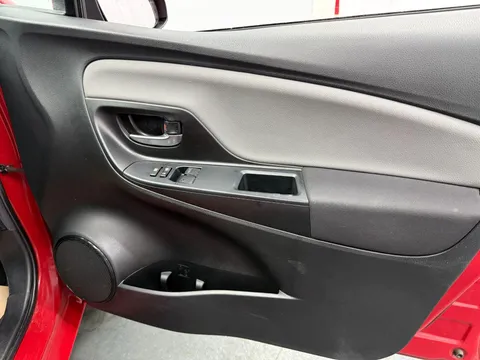TOYOTA YARIS 1.5 VVT-i Icon 5dr CVT