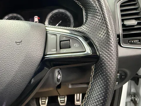 SKODA KAROQ 2.0 TDI Sport Line 4x4 5dr