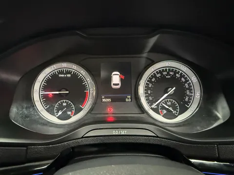 SKODA KAROQ 2.0 TDI Sport Line 4x4 5dr