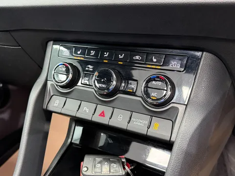 SKODA KAROQ 2.0 TDI Sport Line 4x4 5dr