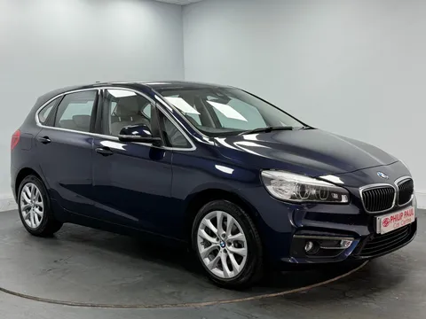 BMW 2 SERIES 220i Luxury 5dr