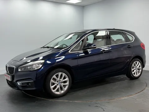 BMW 2 SERIES 220i Luxury 5dr
