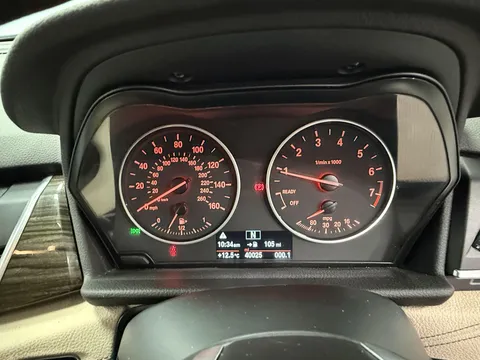 BMW 2 SERIES 220i Luxury 5dr