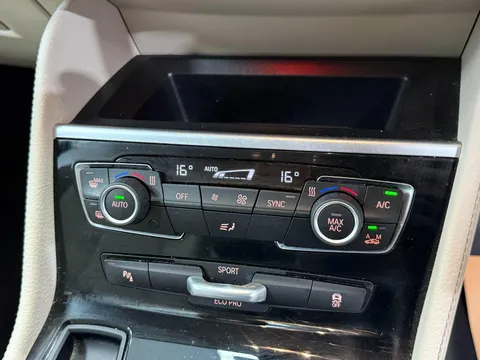 BMW 2 SERIES 220i Luxury 5dr