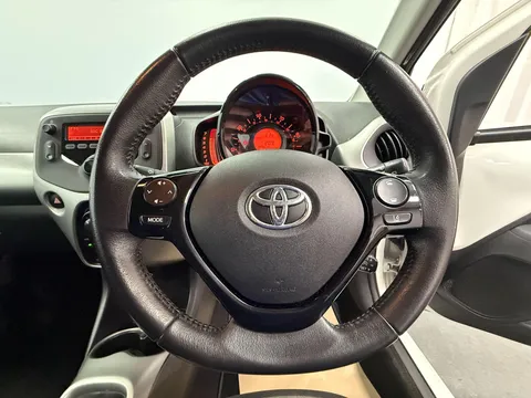 TOYOTA AYGO 1.0 VVT-i X-Play TSS 3dr