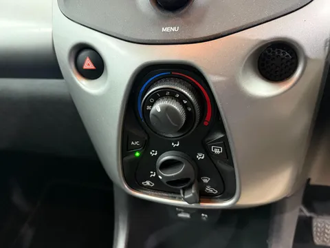 TOYOTA AYGO 1.0 VVT-i X-Play TSS 3dr