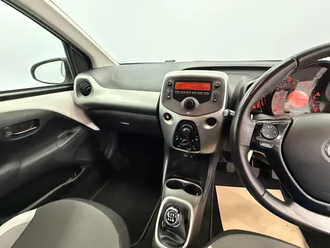 TOYOTA AYGO 1.0 VVT-i X-Play TSS 3dr