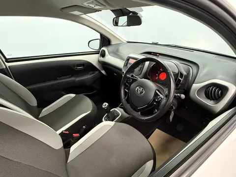 TOYOTA AYGO 1.0 VVT-i X-Play TSS 3dr