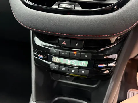 PEUGEOT 208 1.6 THP GTi Prestige 3dr