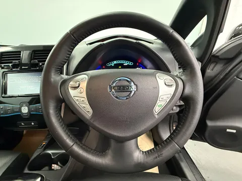 NISSAN LEAF 80kW Tekna 24kWh 5dr Auto