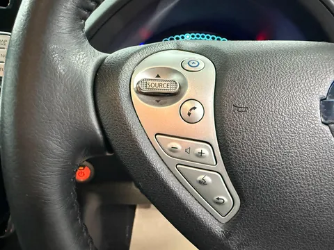 NISSAN LEAF 80kW Tekna 24kWh 5dr Auto