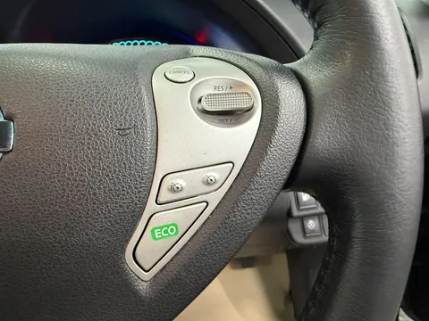 NISSAN LEAF 80kW Tekna 24kWh 5dr Auto