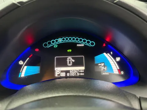 NISSAN LEAF 80kW Tekna 24kWh 5dr Auto
