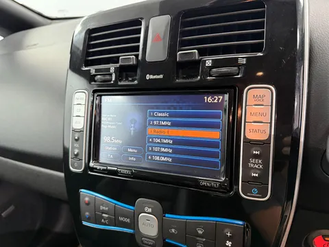 NISSAN LEAF 80kW Tekna 24kWh 5dr Auto