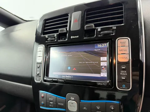 NISSAN LEAF 80kW Tekna 24kWh 5dr Auto
