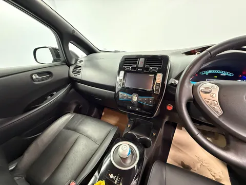 NISSAN LEAF 80kW Tekna 24kWh 5dr Auto