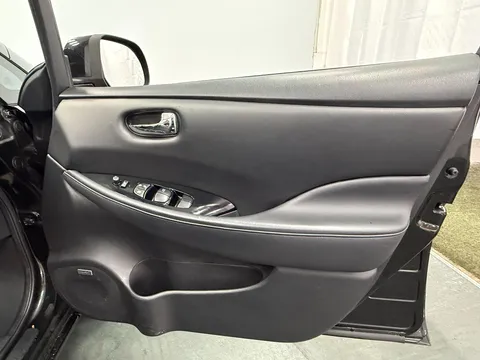 NISSAN LEAF 80kW Tekna 24kWh 5dr Auto
