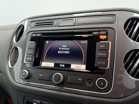VOLKSWAGEN TIGUAN 2.0 TDi BlueMotion Tech Match 177 5dr DSG