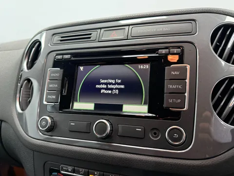 VOLKSWAGEN TIGUAN 2.0 TDi BlueMotion Tech Match 177 5dr DSG