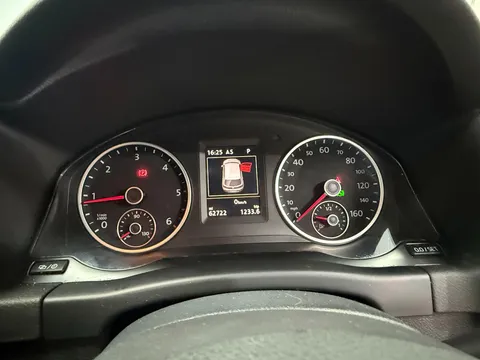 VOLKSWAGEN TIGUAN 2.0 TDi BlueMotion Tech Match 177 5dr DSG