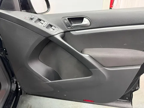 VOLKSWAGEN TIGUAN 2.0 TDi BlueMotion Tech Match 177 5dr DSG