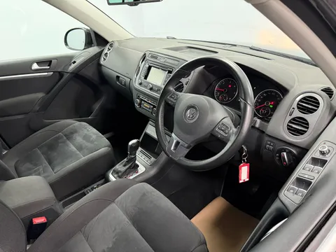 VOLKSWAGEN TIGUAN 2.0 TDi BlueMotion Tech Match 177 5dr DSG
