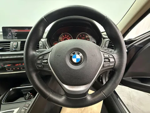 BMW 3 SERIES 320d Luxury 5dr Step Auto [Business Media]