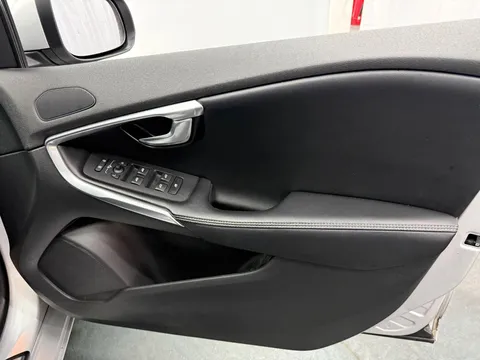 VOLVO V40 D4 [190] R DESIGN 5dr