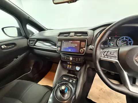 NISSAN LEAF 110kW N-Connecta 39kWh 5dr Auto