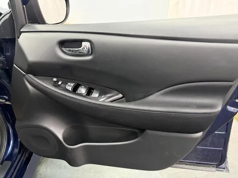 NISSAN LEAF 110kW N-Connecta 39kWh 5dr Auto