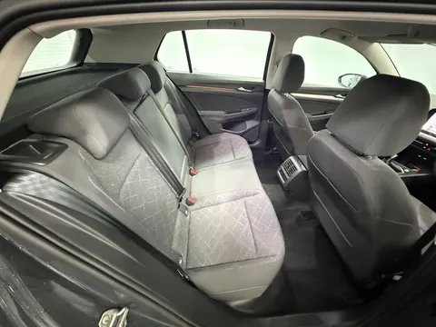 VOLKSWAGEN GOLF 2.0 TDI Life 5dr